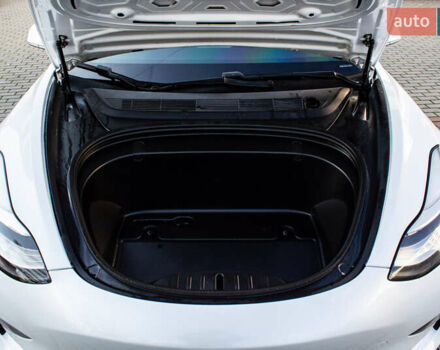 Белый Тесла Модель 3, объемом двигателя 0 л и пробегом 146 тыс. км за 17500 $, фото 8 на Automoto.ua