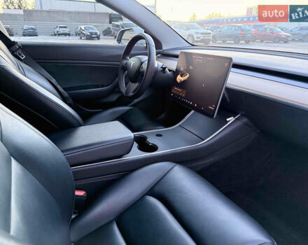 Білий Тесла Модель 3, об'ємом двигуна 0 л та пробігом 208 тис. км за 14300 $, фото 10 на Automoto.ua
