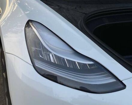 Білий Тесла Модель 3, об'ємом двигуна 0 л та пробігом 183 тис. км за 332 $, фото 1 на Automoto.ua