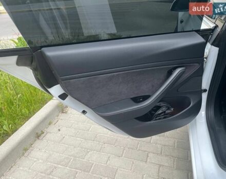 Білий Тесла Модель 3, об'ємом двигуна 0 л та пробігом 87 тис. км за 19500 $, фото 11 на Automoto.ua