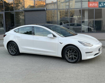 Тесла Модель 3 2019 в Новояворовск на Automoto.ua Белый Тесла Модель 3, объемом двигателя 0 л и пробегом 260 тыс. км за 15800 $, фото 1 на Automoto.ua