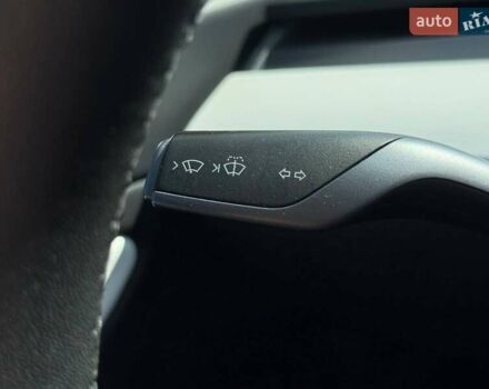 Білий Тесла Модель 3, об'ємом двигуна 0 л та пробігом 67 тис. км за 20499 $, фото 27 на Automoto.ua