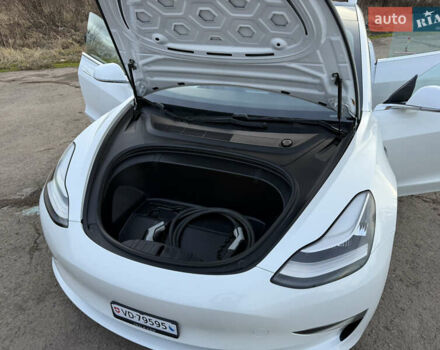 Белый Тесла Модель 3, объемом двигателя 0 л и пробегом 139 тыс. км за 17750 $, фото 59 на Automoto.ua