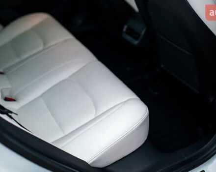 Белый Тесла Модель 3, объемом двигателя 0 л и пробегом 63 тыс. км за 15999 $, фото 30 на Automoto.ua