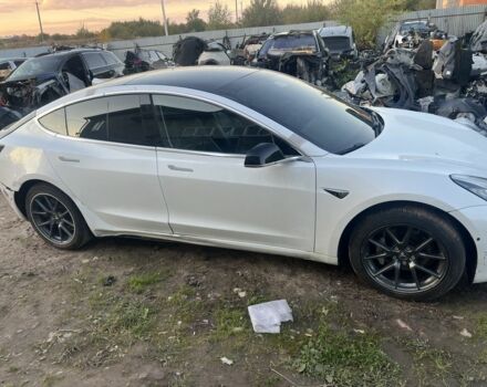 Белый Тесла Модель 3, объемом двигателя 0 л и пробегом 150 тыс. км за 12000 $, фото 1 на Automoto.ua