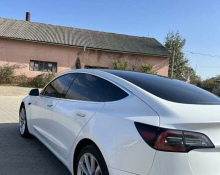 Белый Тесла Модель 3, объемом двигателя 0 л и пробегом 144 тыс. км за 15800 $, фото 5 на Automoto.ua