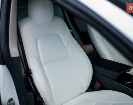 Белый Тесла Модель 3, объемом двигателя 0 л и пробегом 63 тыс. км за 15999 $, фото 44 на Automoto.ua