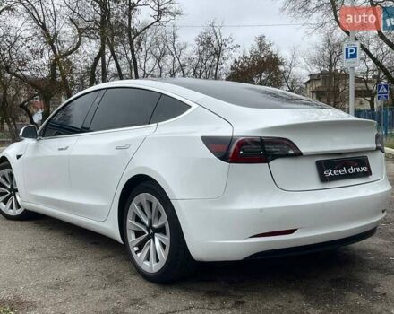 Белый Тесла Модель 3, объемом двигателя 0 л и пробегом 131 тыс. км за 21300 $, фото 6 на Automoto.ua