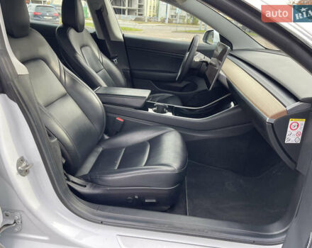 Белый Тесла Модель 3, объемом двигателя 0 л и пробегом 120 тыс. км за 17000 $, фото 47 на Automoto.ua