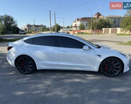 Белый Тесла Модель 3, объемом двигателя 0 л и пробегом 57 тыс. км за 21000 $, фото 63 на Automoto.ua