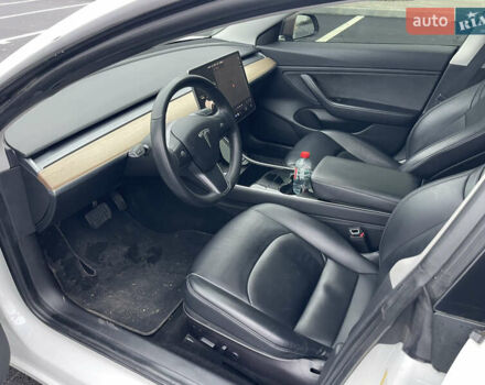 Белый Тесла Модель 3, объемом двигателя 0 л и пробегом 73 тыс. км за 17000 $, фото 21 на Automoto.ua