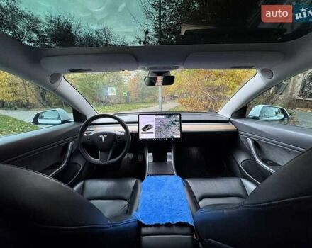 Білий Тесла Модель 3, об'ємом двигуна 0 л та пробігом 105 тис. км за 22250 $, фото 2 на Automoto.ua