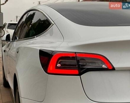 Білий Тесла Модель 3, об'ємом двигуна 0 л та пробігом 130 тис. км за 17200 $, фото 8 на Automoto.ua