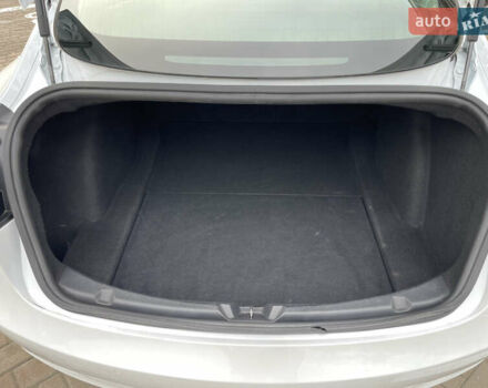 Белый Тесла Модель 3, объемом двигателя 0 л и пробегом 120 тыс. км за 17000 $, фото 38 на Automoto.ua