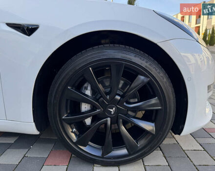 Белый Тесла Модель 3, объемом двигателя 0 л и пробегом 167 тыс. км за 16777 $, фото 3 на Automoto.ua