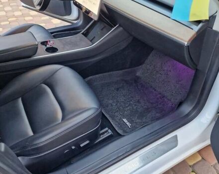 Белый Тесла Модель 3, объемом двигателя 0 л и пробегом 135 тыс. км за 20500 $, фото 16 на Automoto.ua