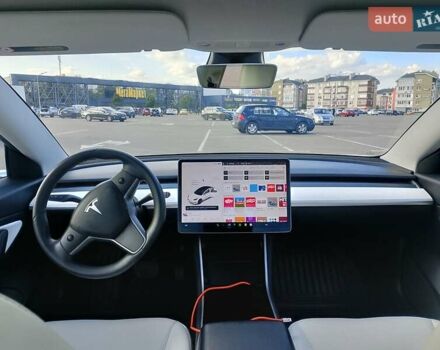 Белый Тесла Модель 3, объемом двигателя 0 л и пробегом 117 тыс. км за 16499 $, фото 2 на Automoto.ua