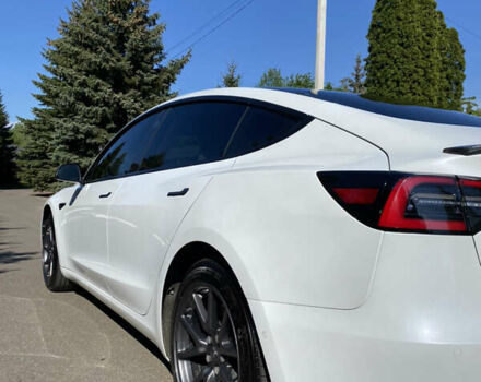 Белый Тесла Модель 3, объемом двигателя 0 л и пробегом 70 тыс. км за 19000 $, фото 3 на Automoto.ua