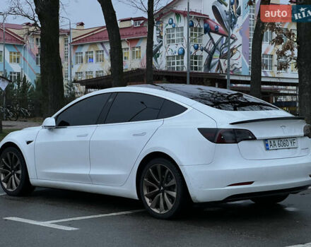 Білий Тесла Модель 3, об'ємом двигуна 0 л та пробігом 76 тис. км за 20500 $, фото 4 на Automoto.ua