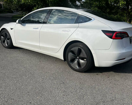 Тесла Модель 3 2019 в Ровно на Automoto.ua Белый Тесла Модель 3, объемом двигателя 0 л и пробегом 263 тыс. км за 15900 $, фото 6 на Automoto.ua