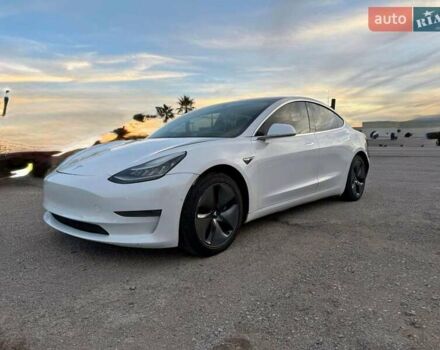 Белый Тесла Модель 3, объемом двигателя 0 л и пробегом 129 тыс. км за 4900 $, фото 1 на Automoto.ua