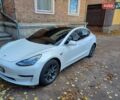 Білий Тесла Модель 3, об'ємом двигуна 0 л та пробігом 160 тис. км за 16500 $, фото 2 на Automoto.ua