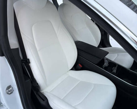 Білий Тесла Модель 3, об'ємом двигуна 0 л та пробігом 96 тис. км за 19000 $, фото 9 на Automoto.ua