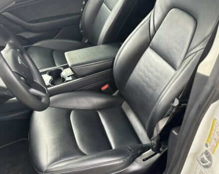 Білий Тесла Модель 3, об'ємом двигуна 0 л та пробігом 114 тис. км за 13950 $, фото 6 на Automoto.ua