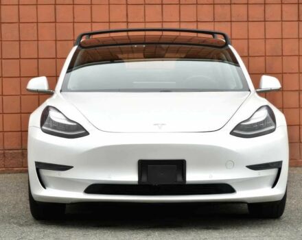 Белый Тесла Модель 3, объемом двигателя 0 л и пробегом 65 тыс. км за 6900 $, фото 1 на Automoto.ua