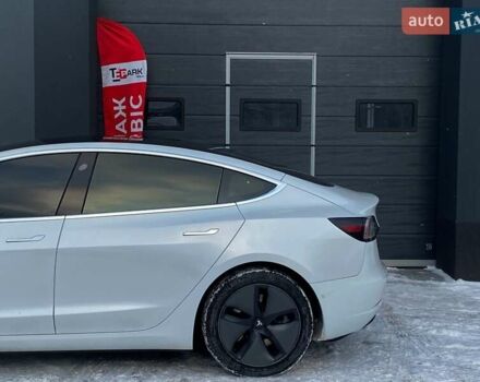 Белый Тесла Модель 3, объемом двигателя 0 л и пробегом 45 тыс. км за 17700 $, фото 6 на Automoto.ua