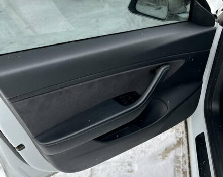 Белый Тесла Модель 3, объемом двигателя 0 л и пробегом 220 тыс. км за 16500 $, фото 25 на Automoto.ua