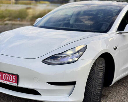 Белый Тесла Модель 3, объемом двигателя 0 л и пробегом 32 тыс. км за 22500 $, фото 3 на Automoto.ua