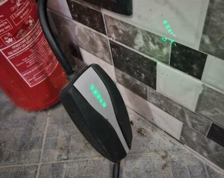 Белый Тесла Модель 3, объемом двигателя 0 л и пробегом 130 тыс. км за 23999 $, фото 19 на Automoto.ua