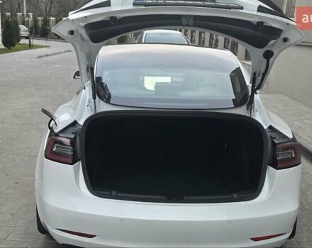 Белый Тесла Модель 3, объемом двигателя 0 л и пробегом 54 тыс. км за 21000 $, фото 10 на Automoto.ua