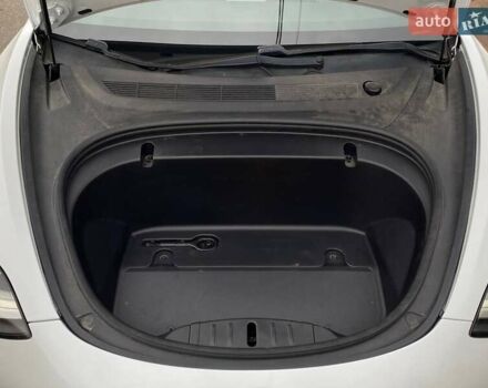 Білий Тесла Модель 3, об'ємом двигуна 0 л та пробігом 130 тис. км за 17200 $, фото 15 на Automoto.ua