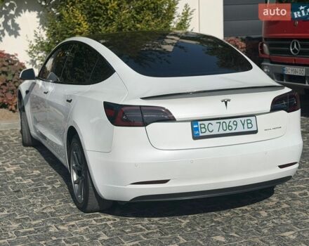 Белый Тесла Модель 3, объемом двигателя 0 л и пробегом 123 тыс. км за 16900 $, фото 4 на Automoto.ua