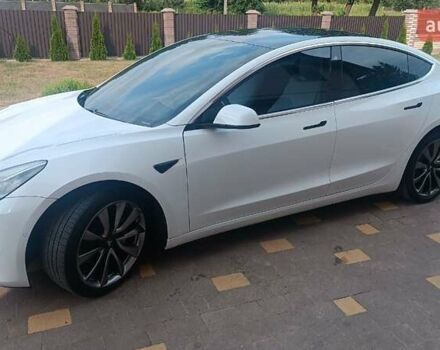 Білий Тесла Модель 3, об'ємом двигуна 0 л та пробігом 85 тис. км за 17500 $, фото 3 на Automoto.ua