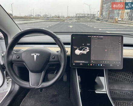 Белый Тесла Модель 3, объемом двигателя 0 л и пробегом 73 тыс. км за 17000 $, фото 41 на Automoto.ua