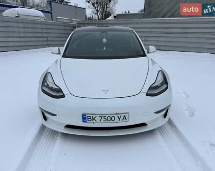 Белый Тесла Модель 3, объемом двигателя 0 л и пробегом 197 тыс. км за 18000 $, фото 1 на Automoto.ua