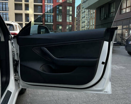 Белый Тесла Модель 3, объемом двигателя 0 л и пробегом 71 тыс. км за 22700 $, фото 15 на Automoto.ua