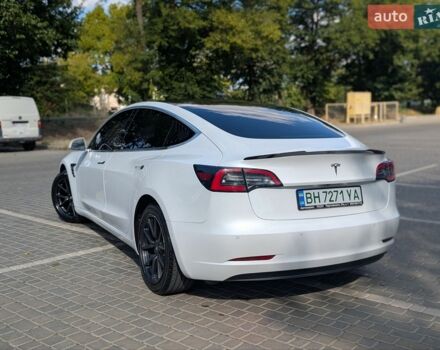 Белый Тесла Модель 3, объемом двигателя 0 л и пробегом 93 тыс. км за 15200 $, фото 4 на Automoto.ua