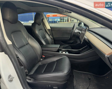 Белый Тесла Модель 3, объемом двигателя 0 л и пробегом 166 тыс. км за 14500 $, фото 24 на Automoto.ua