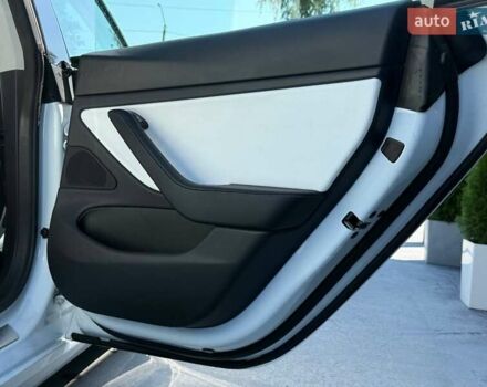 Белый Тесла Модель 3, объемом двигателя 0 л и пробегом 48 тыс. км за 20499 $, фото 40 на Automoto.ua