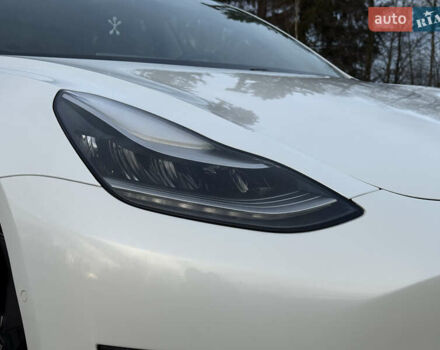 Белый Тесла Модель 3, объемом двигателя 0 л и пробегом 139 тыс. км за 17750 $, фото 3 на Automoto.ua