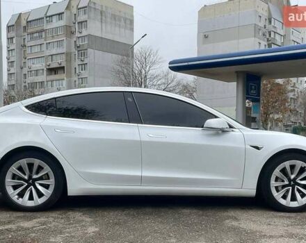 Белый Тесла Модель 3, объемом двигателя 0 л и пробегом 131 тыс. км за 21300 $, фото 3 на Automoto.ua