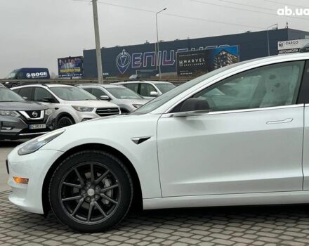 Білий Тесла Модель 3, об'ємом двигуна 0 л та пробігом 203 тис. км за 12000 $, фото 1 на Automoto.ua
