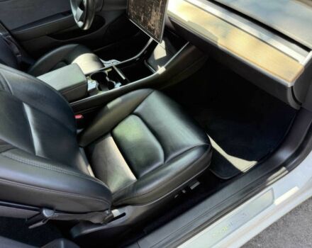 Белый Тесла Модель 3, объемом двигателя 0 л и пробегом 43 тыс. км за 11000 $, фото 6 на Automoto.ua