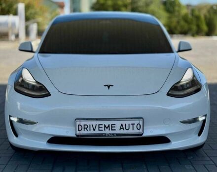 Белый Тесла Модель 3, объемом двигателя 0 л и пробегом 77 тыс. км за 21499 $, фото 1 на Automoto.ua