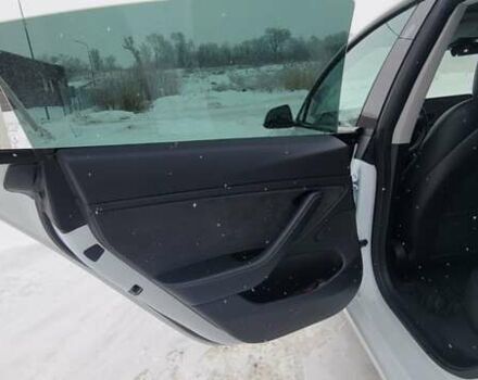 Білий Тесла Модель 3, об'ємом двигуна 0 л та пробігом 130 тис. км за 15500 $, фото 6 на Automoto.ua
