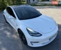 Белый Тесла Модель 3, объемом двигателя 0 л и пробегом 57 тыс. км за 21000 $, фото 61 на Automoto.ua